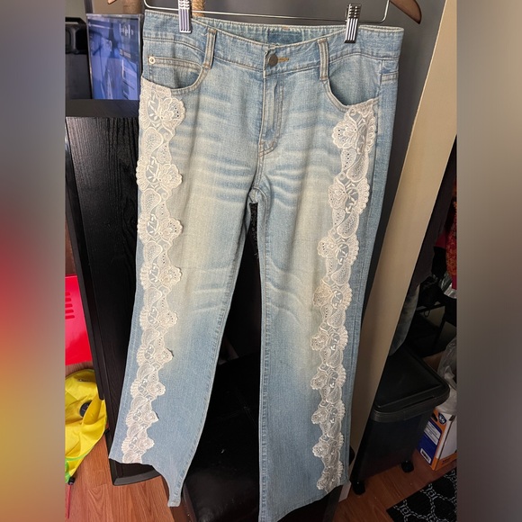 Lace Detail Jeans - Picture 4 of 7